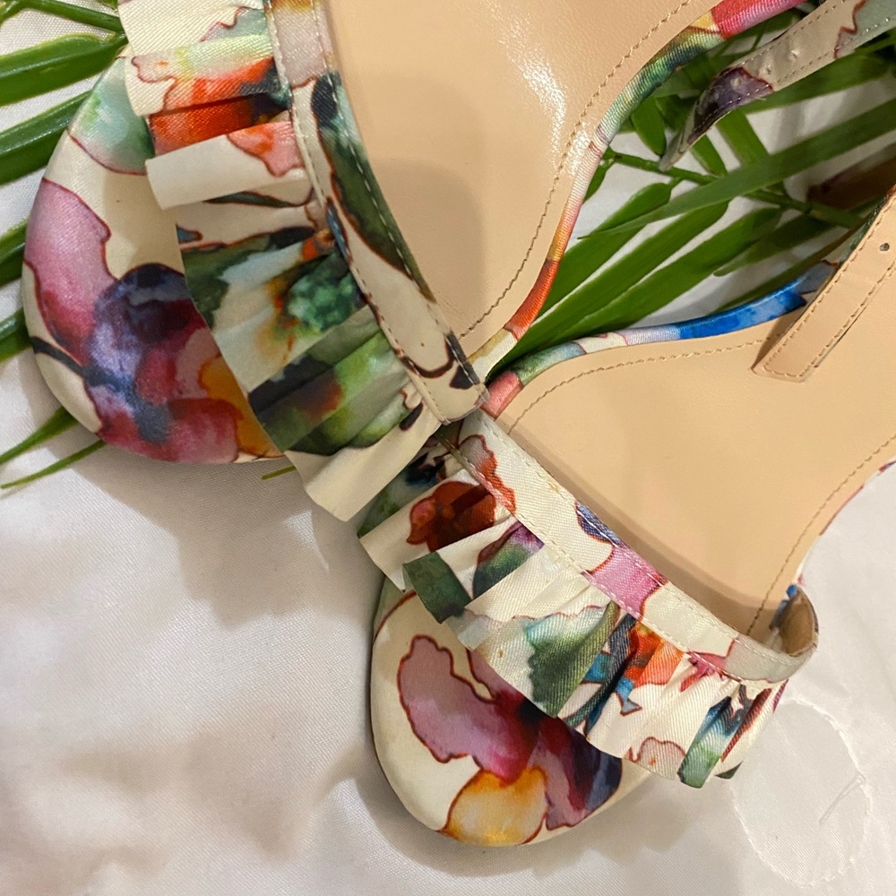 Forever 21 Pattern Ruffled Heeled Sandals - Picture 2 of 3
